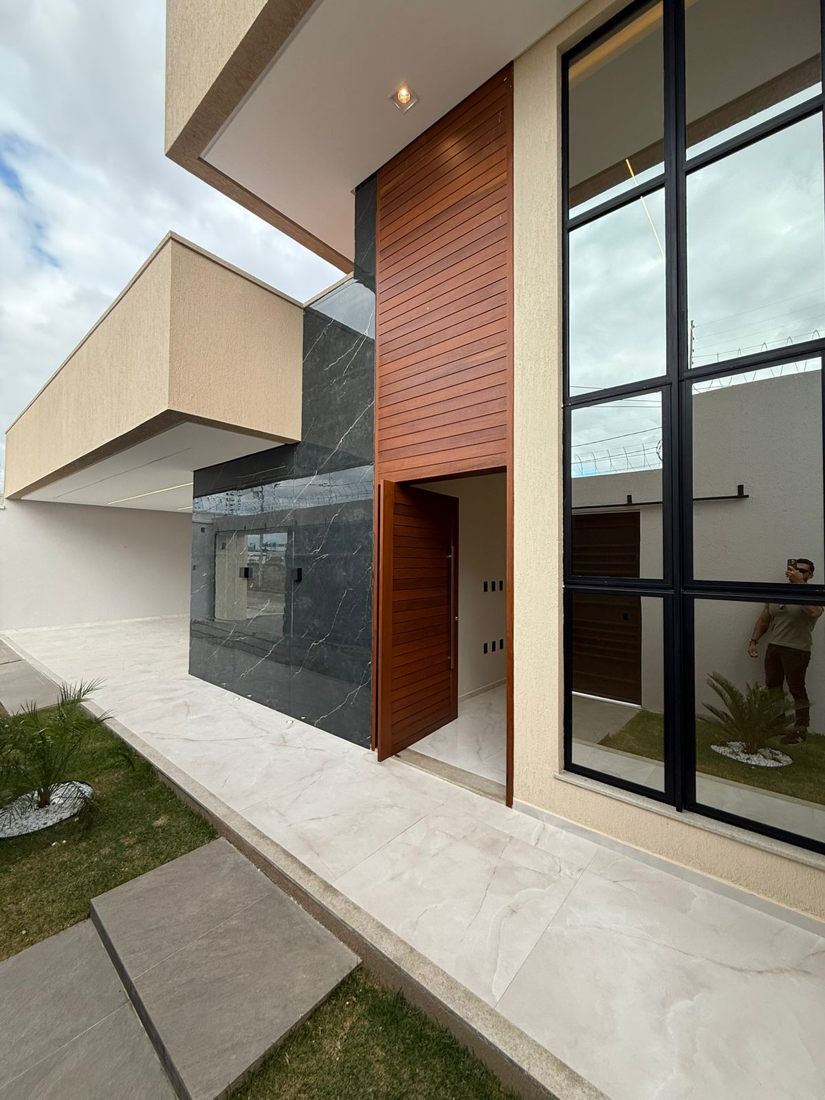 WhatsApp Image 2025-12-05 at 16.06.56 (2)