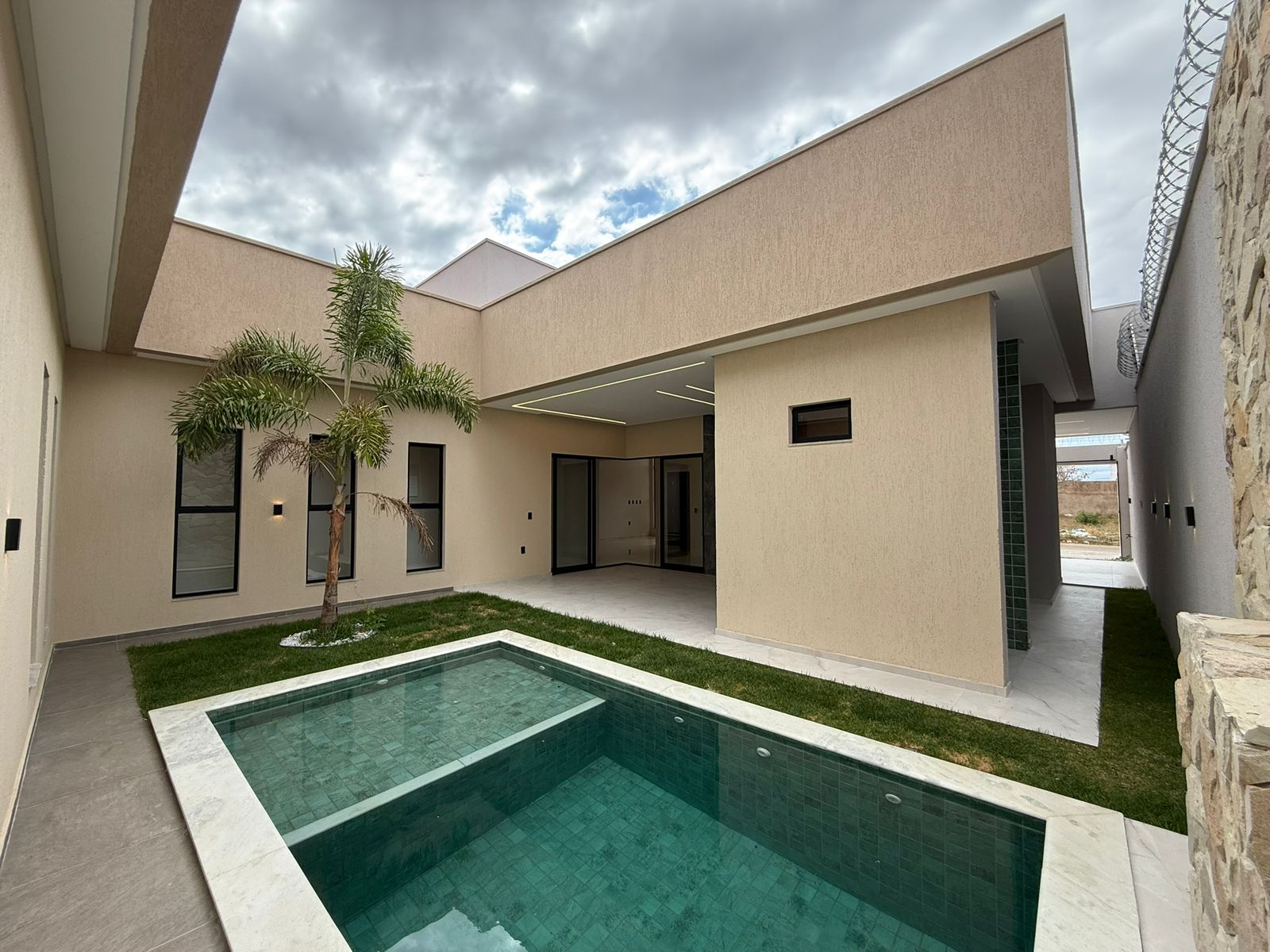 WhatsApp Image 2025-12-05 at 16.06.57 (5)