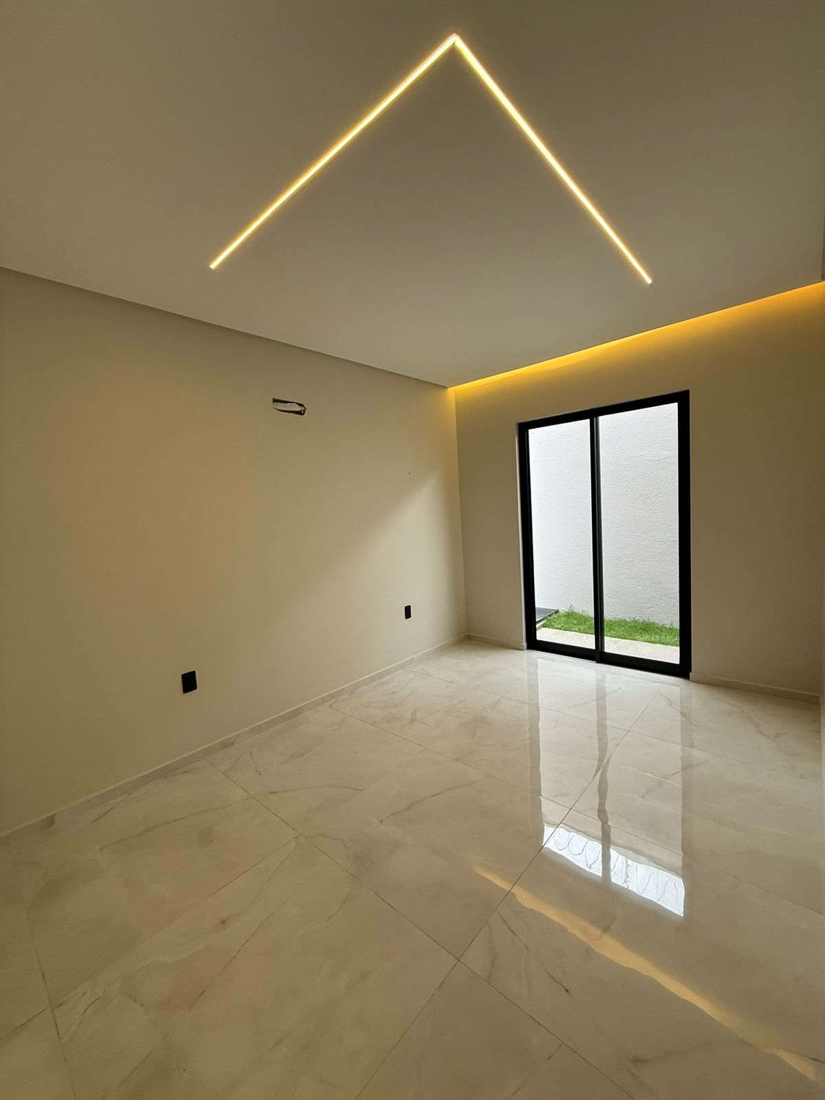 WhatsApp Image 2025-12-05 at 16.07.00 (1)