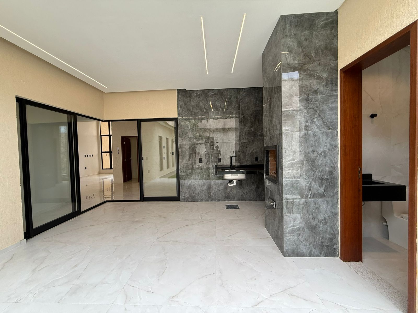 WhatsApp Image 2025-12-05 at 16.07.01 (1)